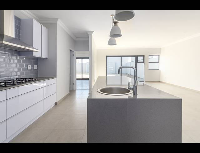 4 BEDROOM FREEHOLD FOR SALE IN SANDOWN